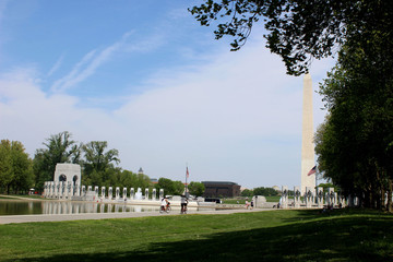 Fototapeta na wymiar Washington Monument und World War II Memorial