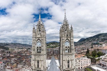 Fototapeta na wymiar Basilica del Voto Nacional, Quito, Équateur