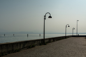 Fototapeta premium molo e lampioni