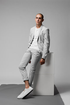 Man in grey suit - minimal fashion
