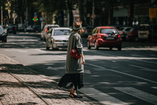 Young fashionable woman in the city