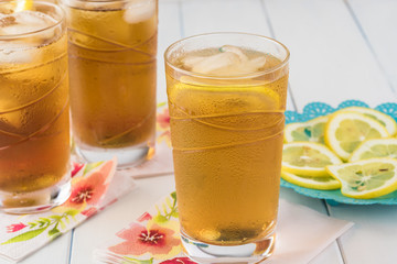 Iced tea with lemon.