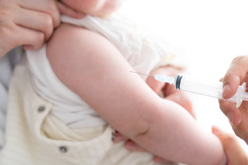 Obraz na płótnie Canvas 赤ちゃん、予防接種、注射、定期健診、乳幼児健診