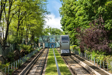 Naklejka premium Kolejka linowa na Montmarte w Paryżu