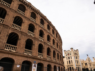 Obraz premium Spanish-style bullfighting facade in Valencia, Spain