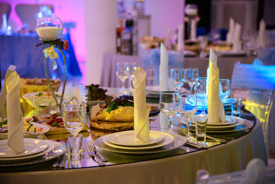 Table served with food and Cutlery. The luxurious interior of the evening restaurant.