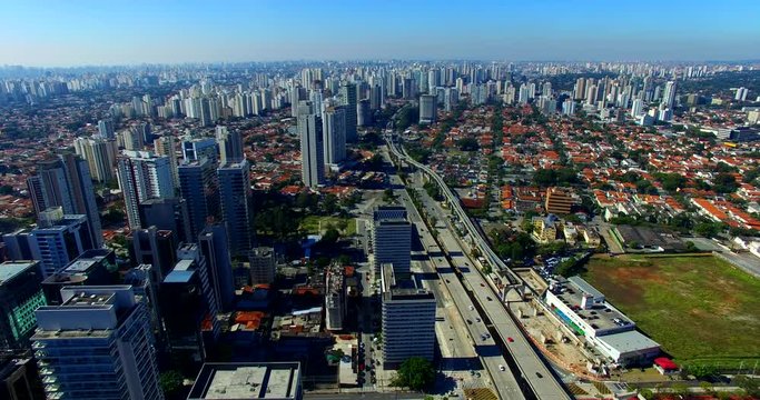 Large avenues, avenue Journalist Roberto Marinho, Sao Paulo Brazil, South America