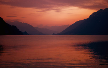 Fototapeta na wymiar swiss lake sunset