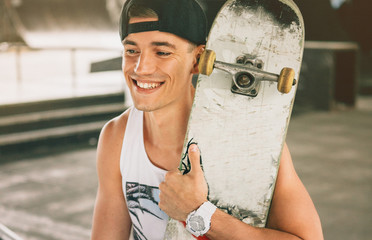 Man Skateboarder Lifestyle Relax. Hipster Concept © Мария Кокулина