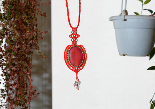 pendant macrame with agate