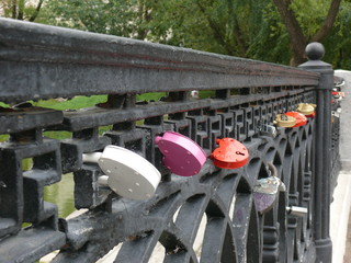 Замки на мосту 