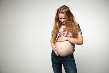 den Babybauch massieren