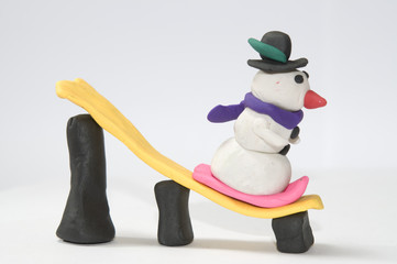 Schneemann aus Knete auf Sprungschanz 