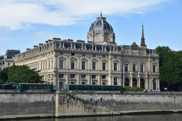 Obraz premium Tribunal de commerce à Paris, France