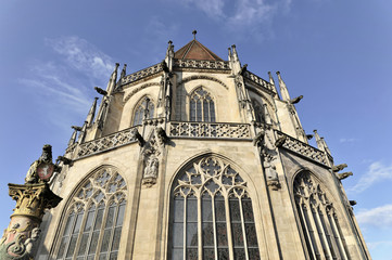Fototapeta na wymiar Heilig-Kreuz-Münster, Ansicht von Osten, erbaut zwischen 1210 und 1230, Schwäbisch Gmünd, Baden-Württemberg, Deutschland, Europa