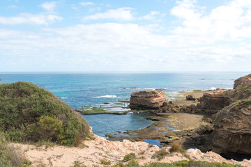 Fototapeta na wymiar rock pools in australia horizon 