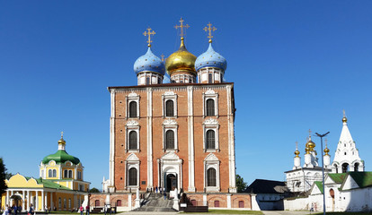 The Ryazan Kremlin, the Cathedral of Christ, the assumption Cathedral and the Church of the Epiphany . Ryazan, a town on a summer day