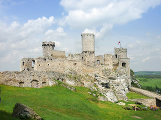 Fototapeta na wymiar Ogrodzieniec Castle - a ruined medieval castle in Poland