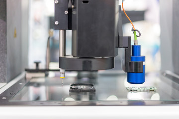 Inspection electronic circuit board by automate vision system show result on monitor