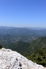Fototapeta na wymiar トド岩からの景色を楽しむ　春　　工石山（高知市）