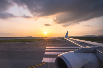Fototapeta na wymiar runway with airplane during sunset