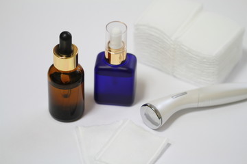 美容液とイオン導入器