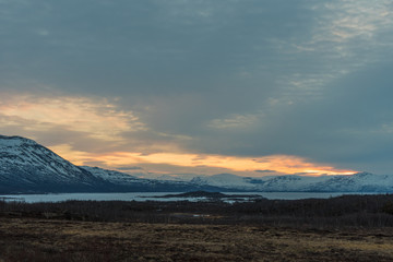 Obraz premium The frozen Torneträsk Lake in the Abisko National Park at sunset / Lapland, Sweden