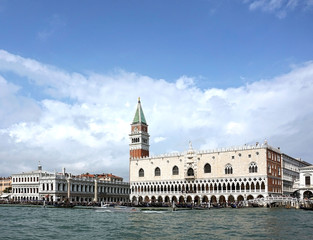 Fototapeta na wymiar Панорама Венеции с воды