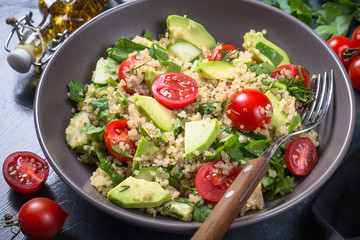 Quinoa salad with spinach, avocado and tomatoes
