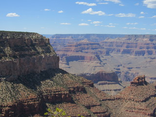 Fototapeta premium Grand Canyon National Park on a sunny day with blue sky and some clouds, as seen from the South Rim