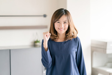 ビジネス・ガッツポーズ・女性
