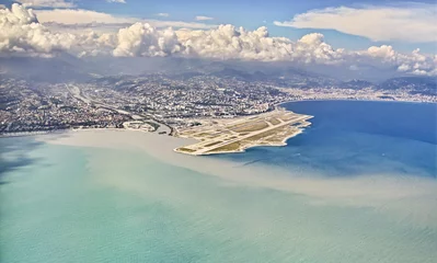 Foto auf Acrylglas Nice Schöner Flughafen aus dem Flugzeug