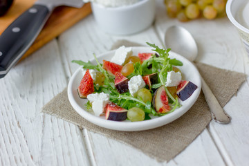 Vegetarian salad with figs and goar cheese.