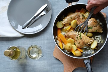 roasted rabbit with vegetables on wine