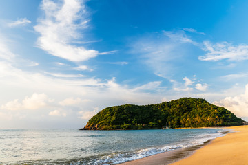 Fototapeta premium View of Koh Ma island during a sunny day from a tropical Mae Haad sandy beach with sandy path leading towrds the island, Koh Phangan, Thailand