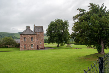 Fototapeta na wymiar Typical stone house in Scotland