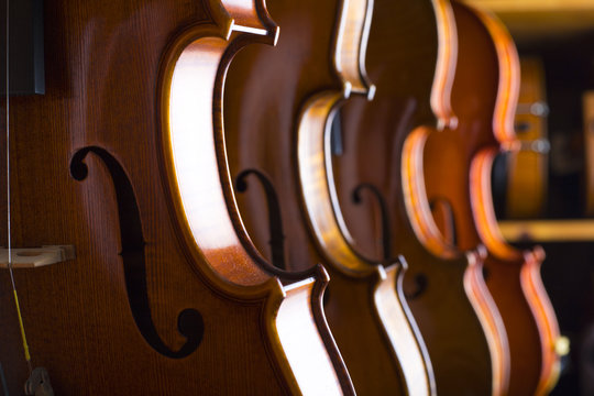 複数のバイオリン