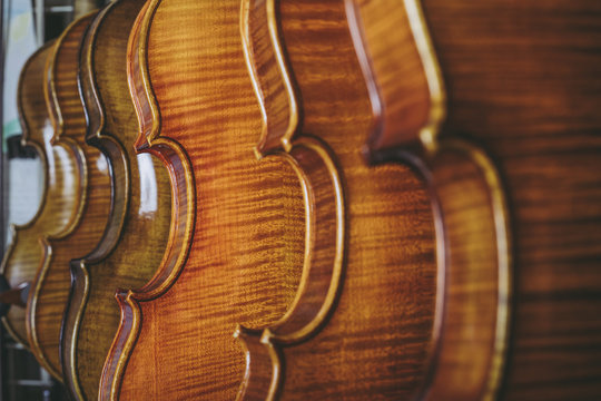 複数のバイオリン