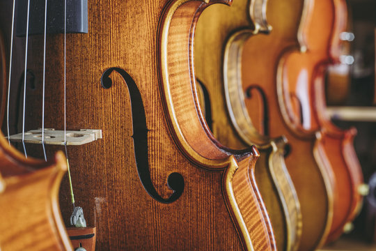 複数のバイオリン