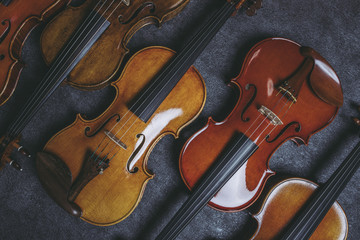 Fototapeta na wymiar 複数のバイオリン