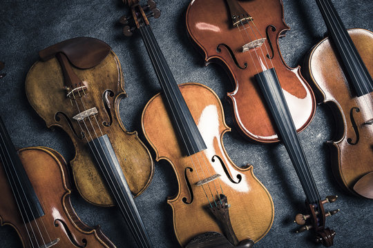 複数のバイオリン