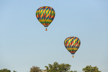 Obraz premium Hot air balloons flying in the sky