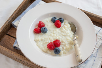Vanille Milchreis mit Beeren