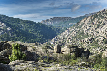 Obraz premium Granitic rock formations in La Pedriza, Guadarrama Mountains National Park, province of Madrid, Spain
