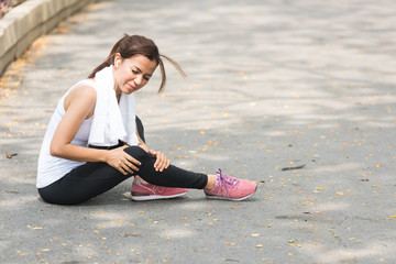 woman runner hold her sports injured knee