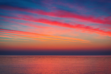 Obraz premium Beautiful sunrise over the sea