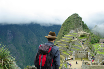 Touriste admirant le Machu Picchu © Clemence Béhier