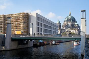 Baustelle Humboldtforum und Berliner Dom von der Spreeseite © Rolf Dräger