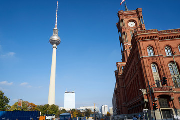 Berliner Fernsehturm und Rotes Rathaus
