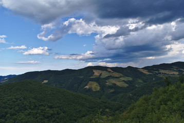 Obraz na płótnie Canvas Panorama montano rurale